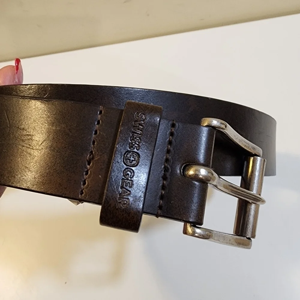 SWISS GEAR DARK BROWN LEATHER BELT SIZE M (32-36)